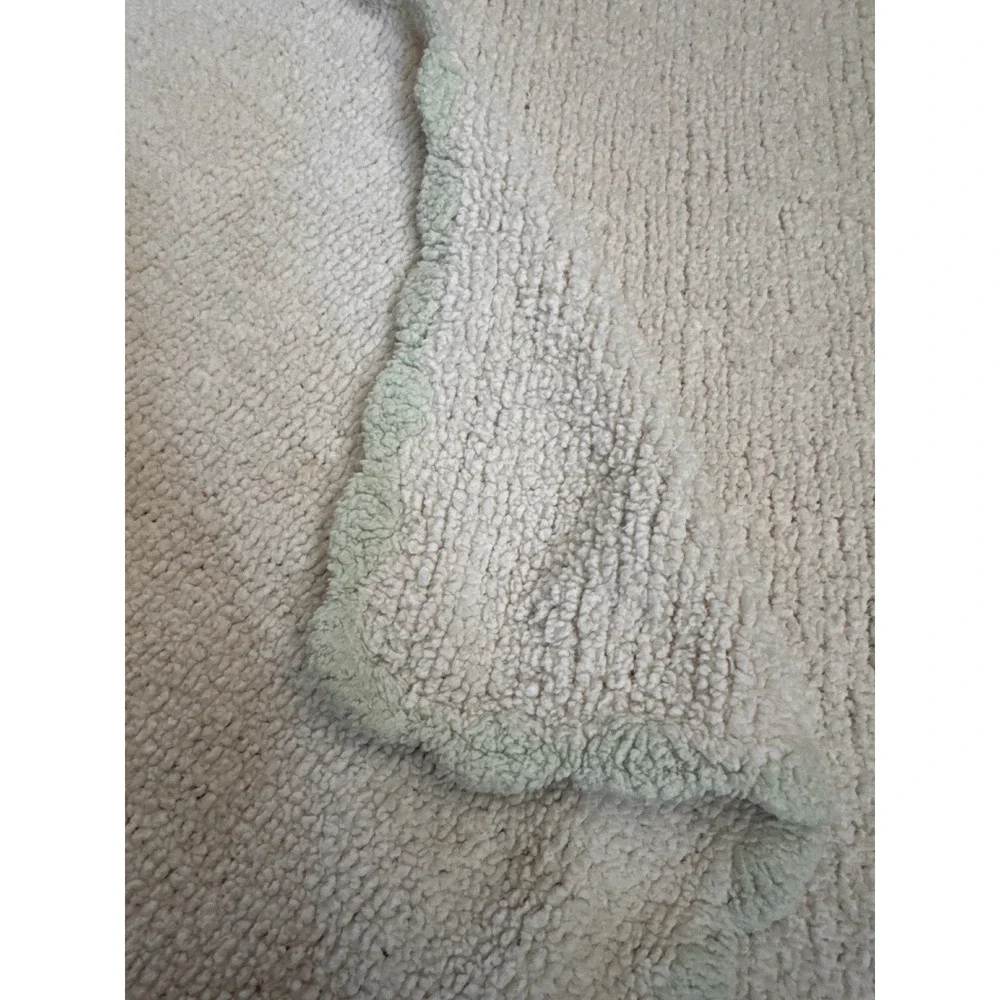 Disney Classic Pooh Vintage 2000s Chenille Baby Blanket Cream Green Scalloped
